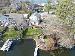 13 Agawam Lake Shore Dr, Wareham, MA 02571