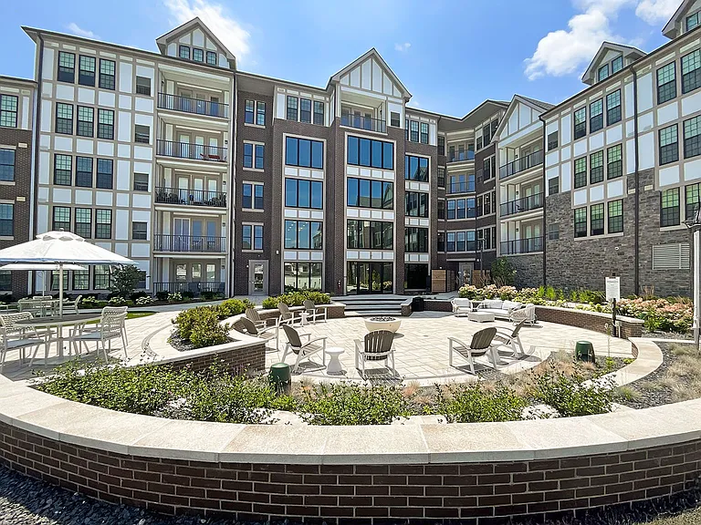 Legacy Rochester Hills Apartments — Photo 5