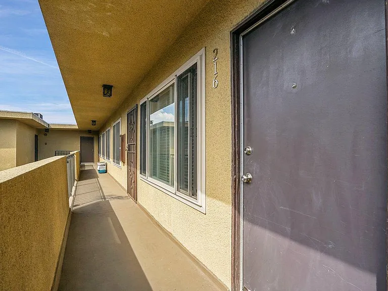 110 E Hillcrest Blvd #216 — Photo 13