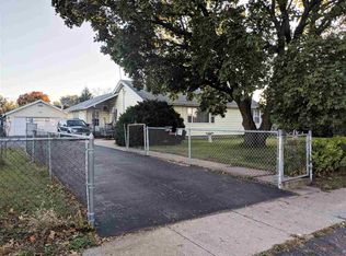 411 Sheridan Dr, Loves Park, IL 61111