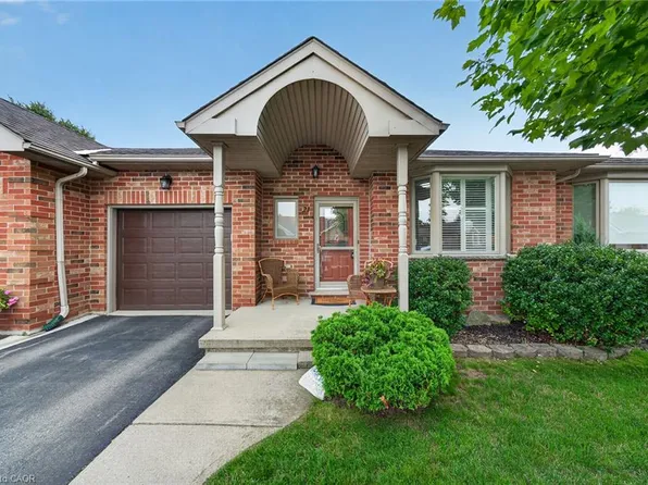 21 Twentyplace Blvd, Hamilton, ON L0R 1W0