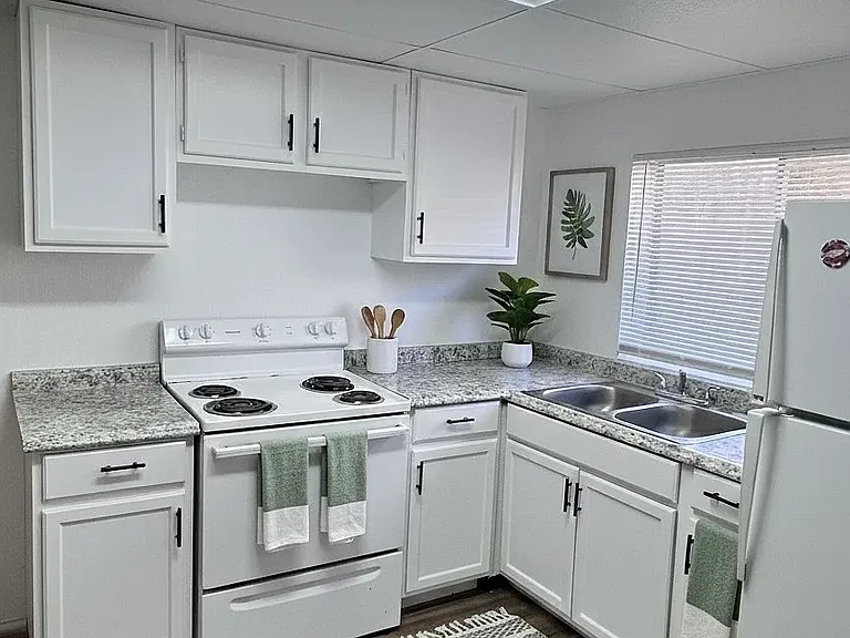 4875 W Hellas Dr #BASEMENT — Photo 2