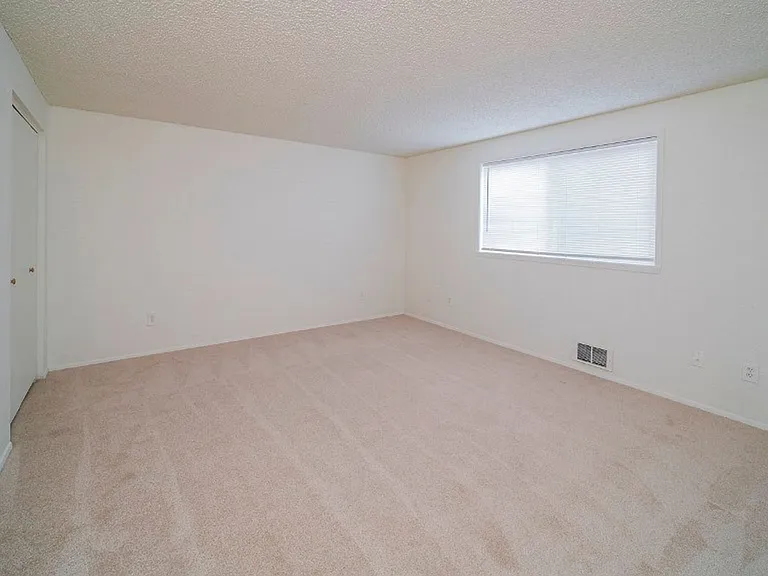 1022 Cedar Ave — Photo 6