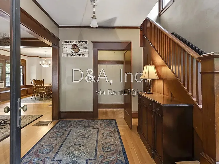 744 SW 14th St — Photo 5