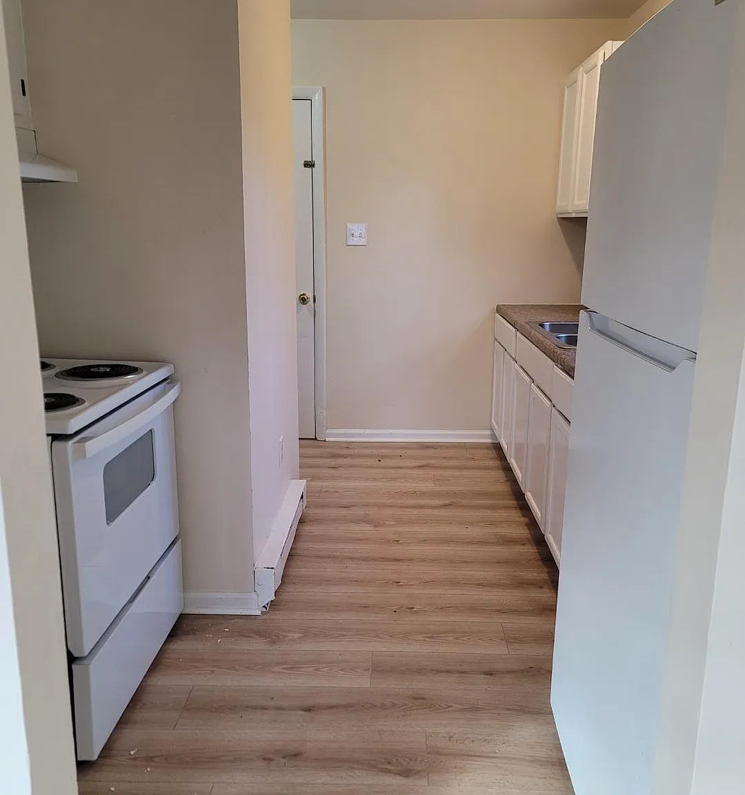 3 bed, 1000 sqft, $1,600 — Photo 3