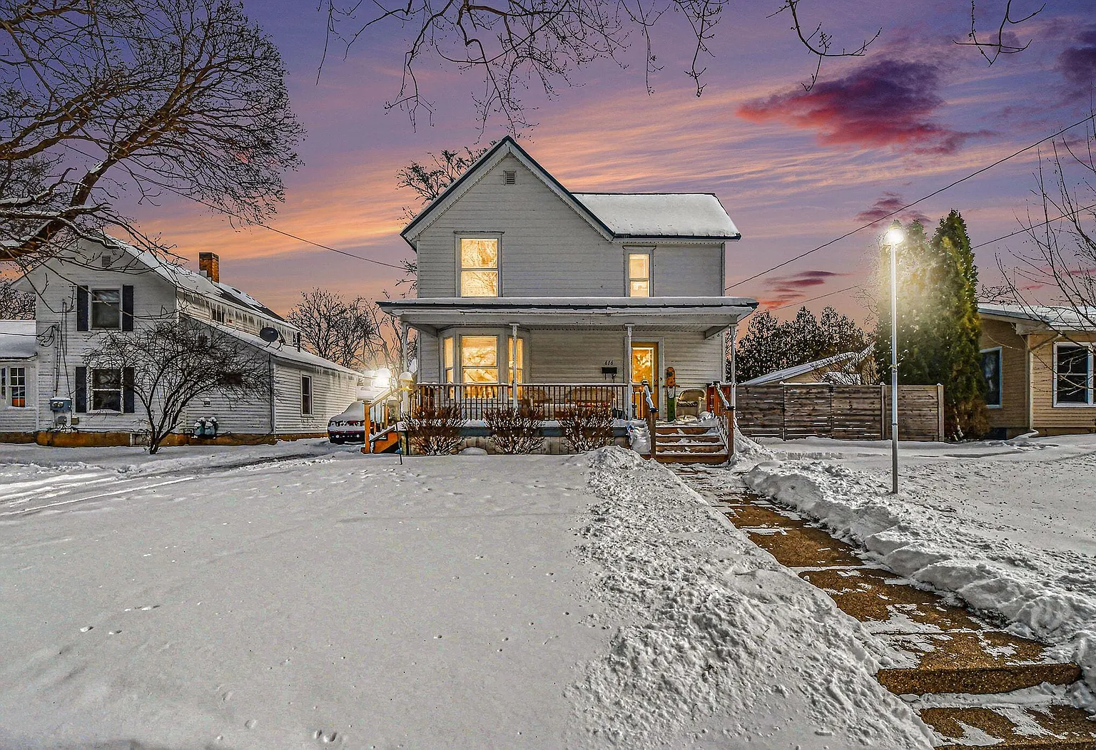 616 S Broas St photo 1