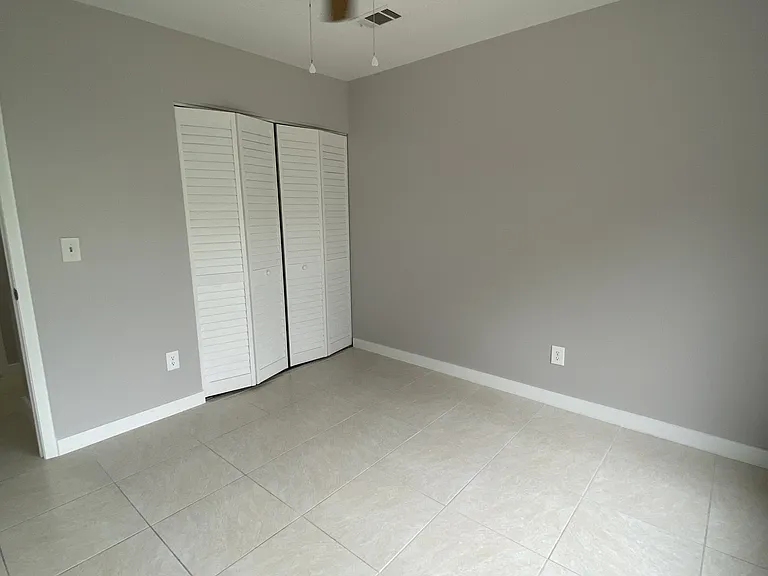 1366 SE Rivergreen Cir — Photo 16