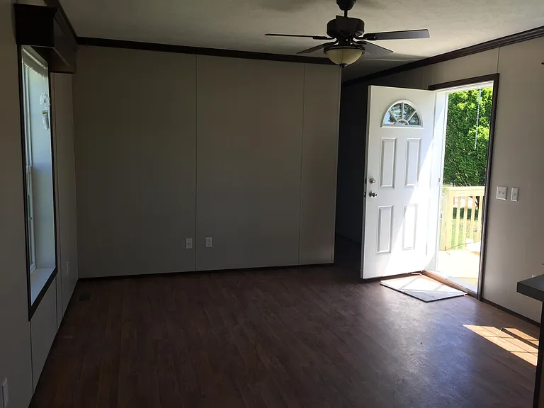 Hillcrest Crossing — Photo 44