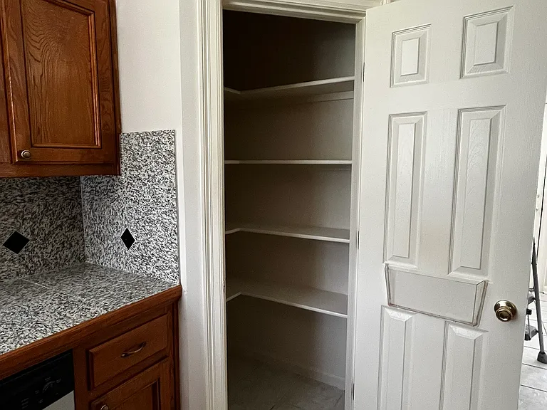 Kitchen (Pantry)