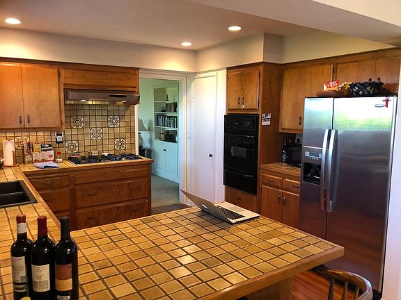 Kitchen (with view)