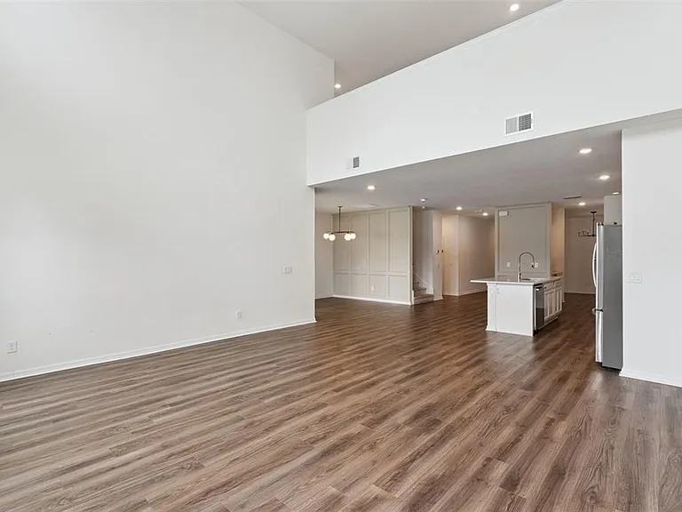 756 Steerview St — Photo 10