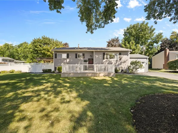 16 Hayden St, Henrietta, NY 14467