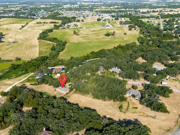 211 Oak Ct, Springtown, TX 76082