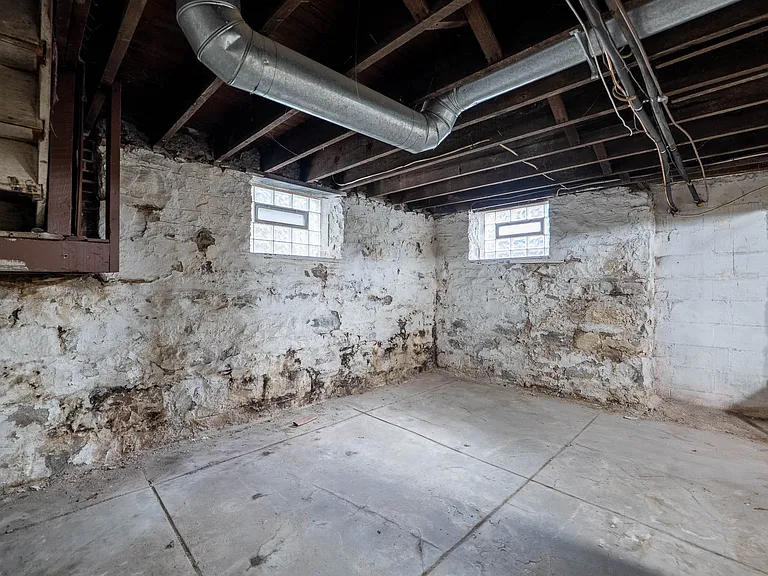 3972 Russell Blvd — Photo 22