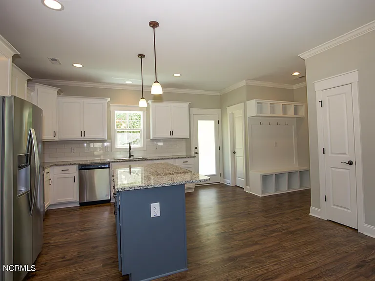 1021 Juniper Lake Rd — Photo 9
