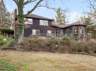 33 Perkins Rd, Woodbridge, CT 06525