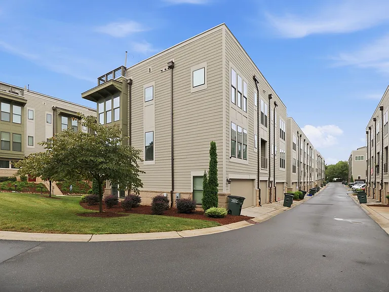 340 Uptown West Dr — Photo 15