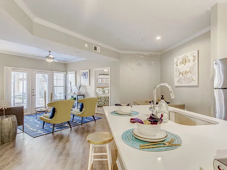 5 Mockingbird Apartments — Photo 4