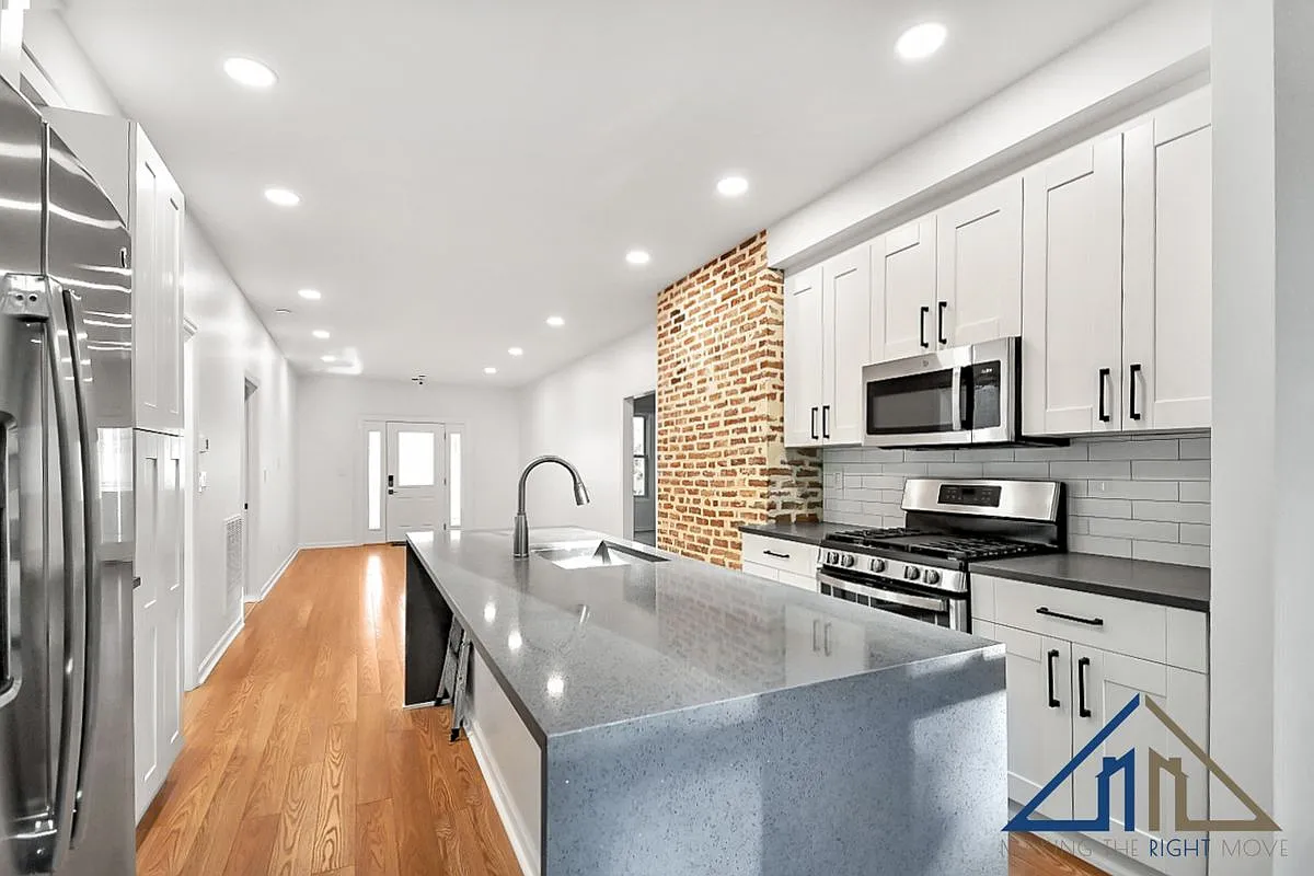 3 bed, 2.0 bath, 1200 sqft, $4,200 — Photo 1