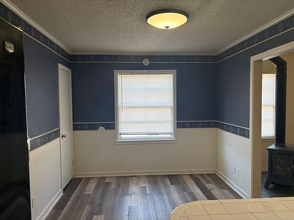 4th image of 942 Forrest Ave
