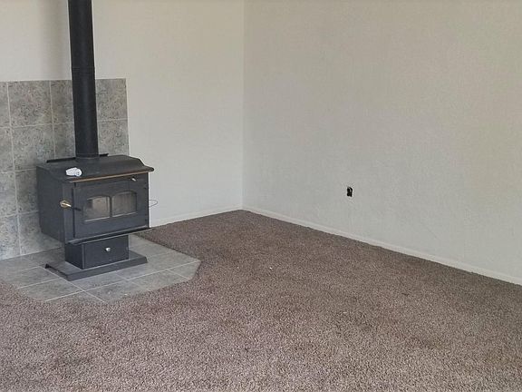 4th image of 807 N Edwards St