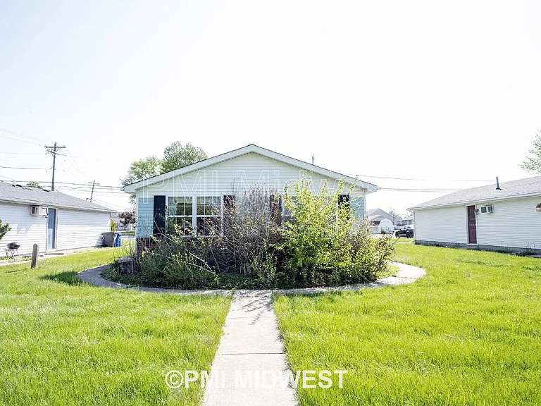 1708 S Market St — Photo 13