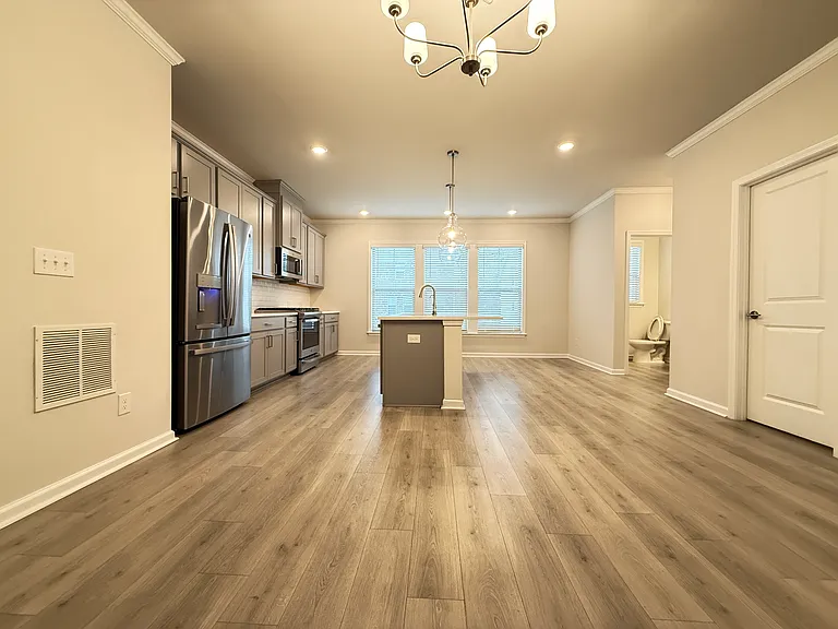 3756 Davis Cir — Photo 11