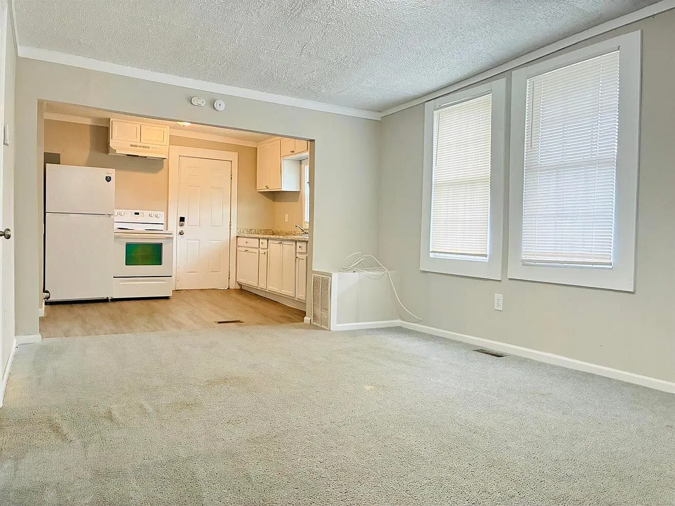 2522 Spencer Ave — Photo 4