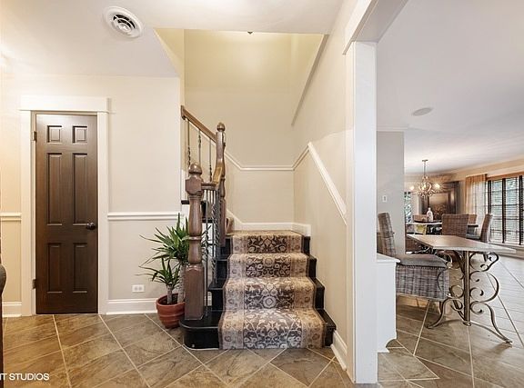 3rd image of 189 N Park Blvd