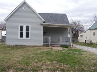 1025 W Chestnut St, Carthage, MO 64836