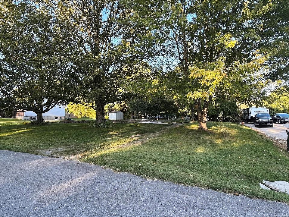 1st image of 214 Greenbrier Dr