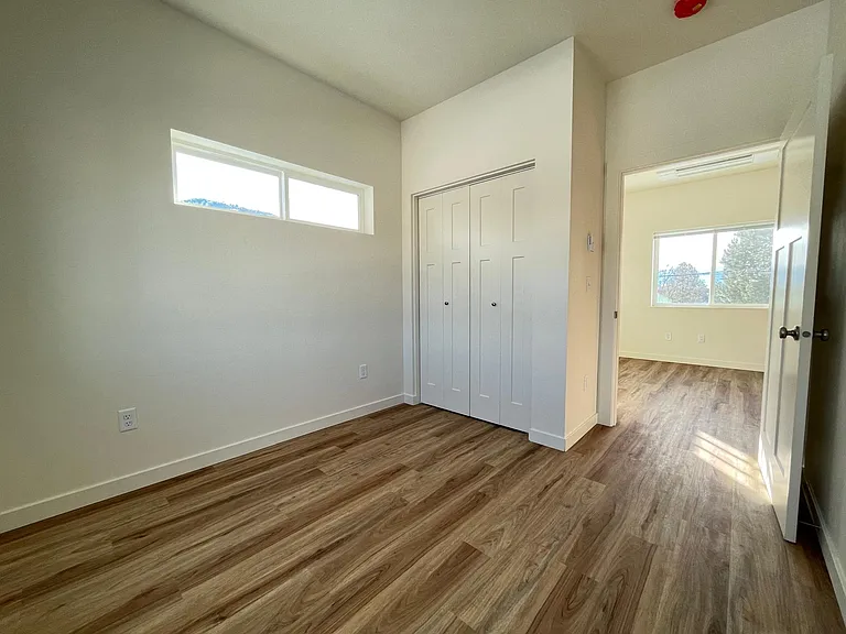 909 Poplar St #B — Photo 11