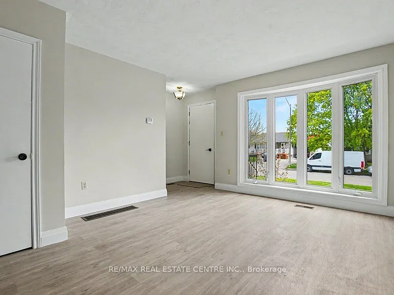 273 Elliott St — Photo 8