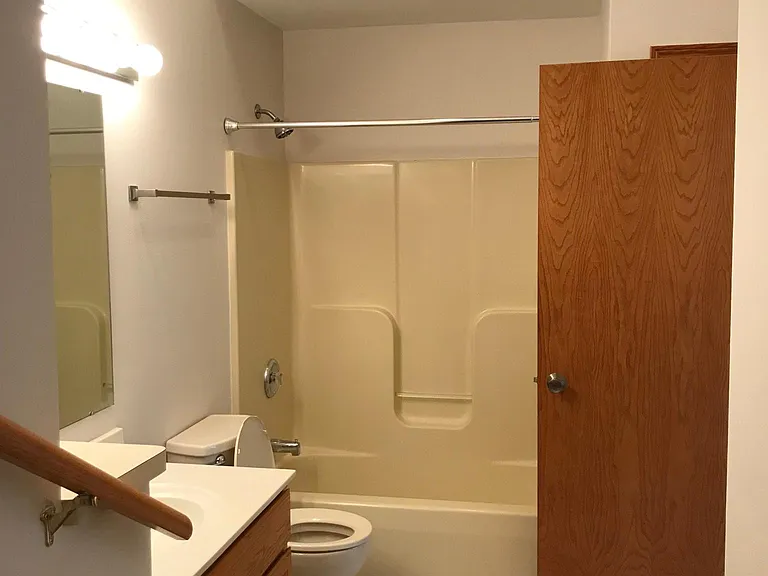 Full Bathroom off of Living Room
