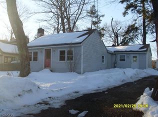 2 Belford Dr, Hewitt, NJ 07421