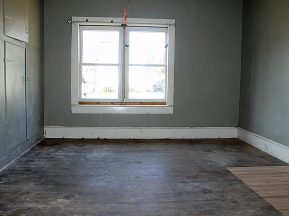 4th image of 114 4th St