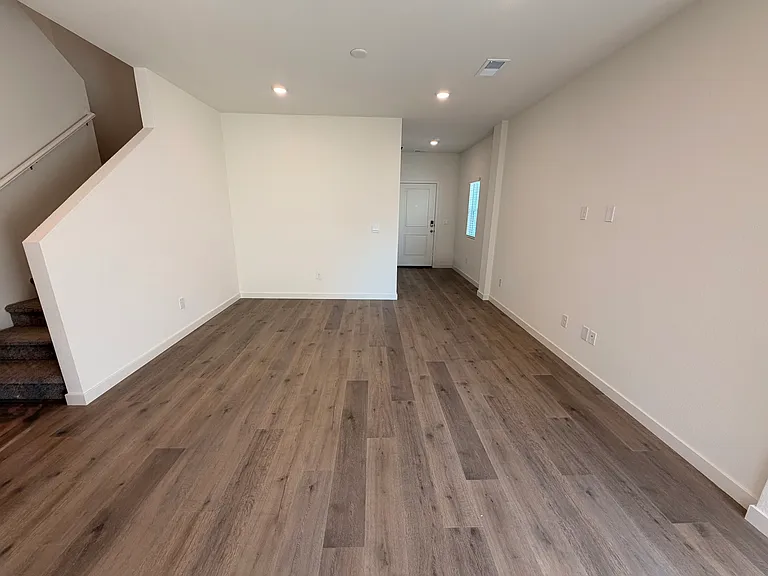 8406 Vermilion Dr — Photo 9