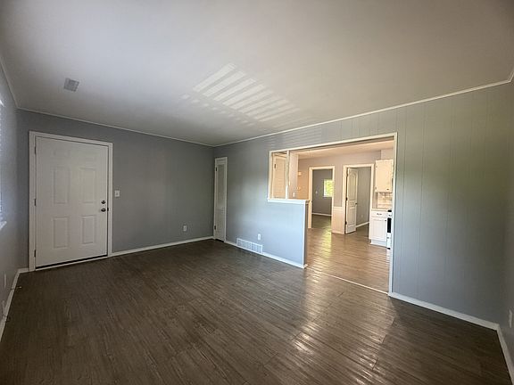 3rd image of 906 E Frederick St