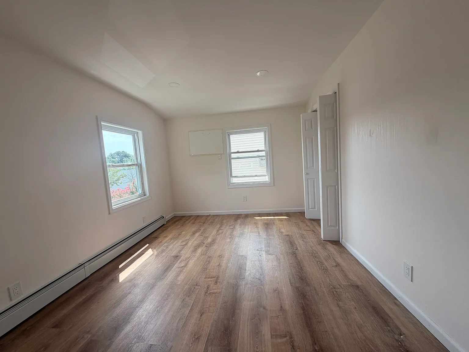 3 bed, 1000 sqft, $3,200 — Photo 4