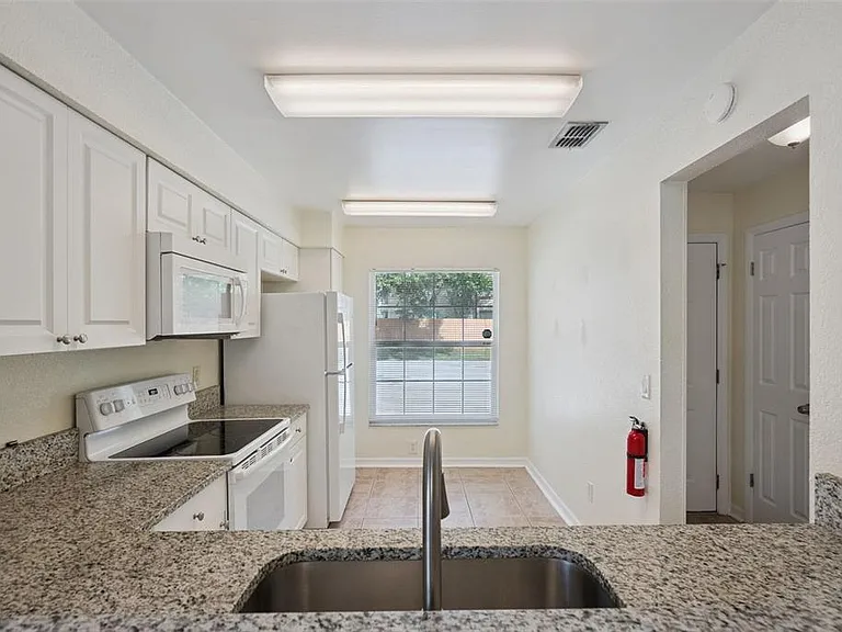 2725 Mayer St — Photo 12