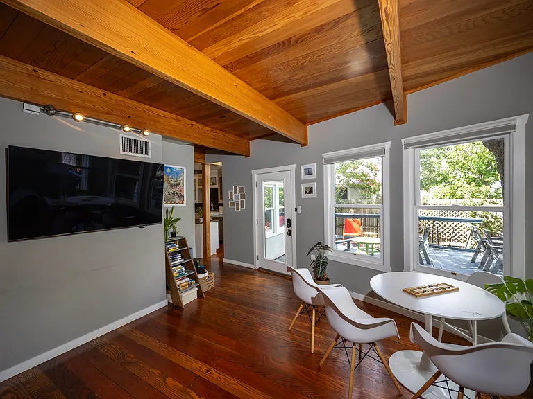 3404 Cedar St — Photo 10