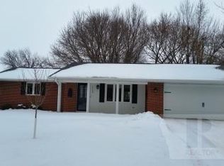 1113 2nd St NE, Sioux Center, IA 51250