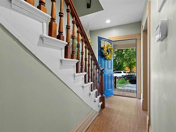 4th image of 1712 W 34th Ter