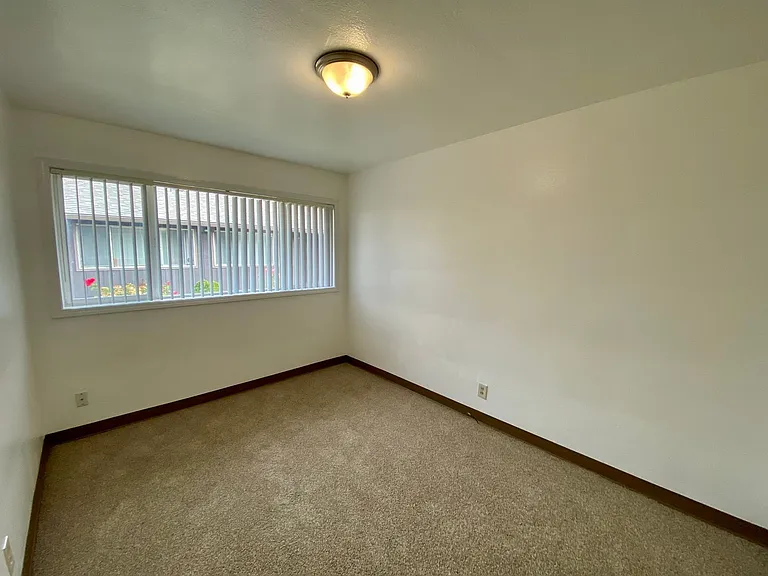 2741 Brooks Ave NE — Photo 11