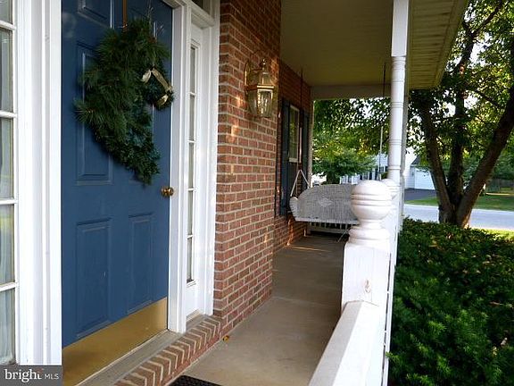 3rd image of 9832 Olivewood Dr
