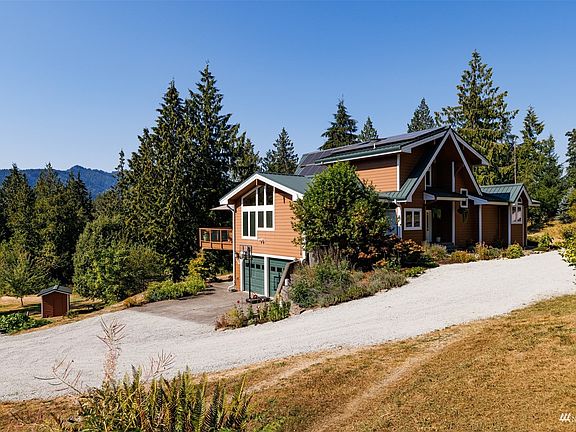 2nd image of 858 Summerhill Dr