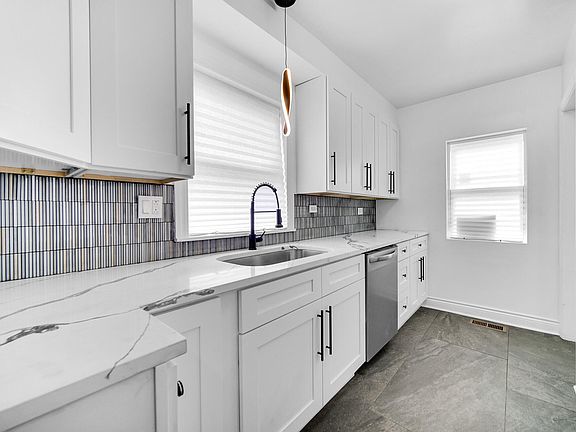 5th image of 2585 Harrison St