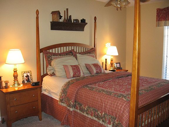 Lge Master Bed Rm