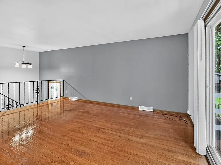 10 Brompton Cir #10 — Photo 4