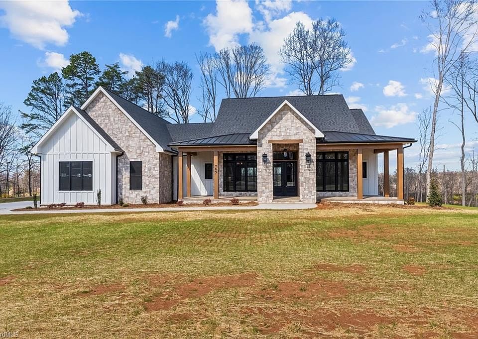 1st image of 765 Golf Course Rd